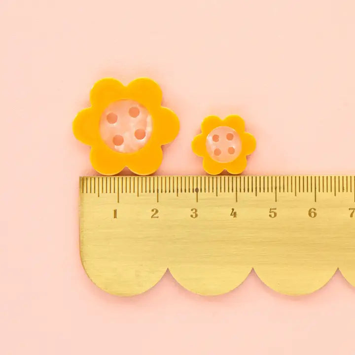 Yellow Daisy Buttons Large 1"