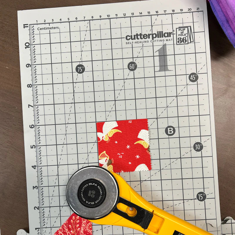 CutterPillar™ Flip & Fold 36 Self-Healing Cutting Mat